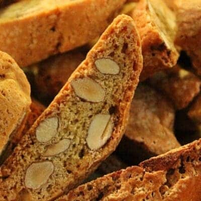 Cantucci ricetta originale toscana con ingredienti, dosi per fare i biscotti perfetti