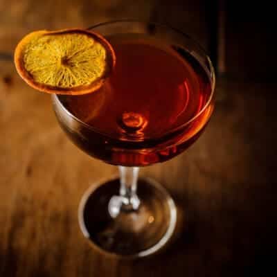 Blood and Sand ricetta, ingredienti e storia del cocktail di Rodolfo Valentino