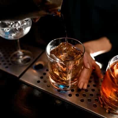 East India cocktail ricetta originale con Cognac, curacao, maraschino angostura per fare aperitivo alcolico e speziato