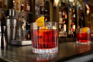 Negroni cocktail ricetta con Campari, gin e vermouth rosso