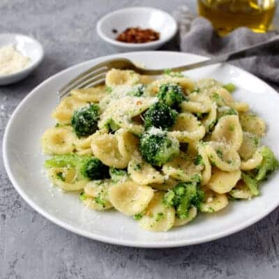 Orecchiette con broccoli e cacio ricotta ricetta facile e veloce per fare primo piatto delizioso
