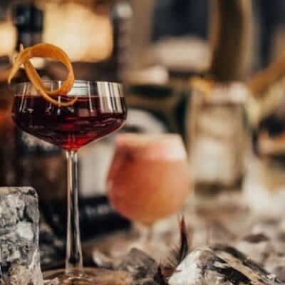 Rob Roy cocktail ricetta originale con ingredienti e dosi, drink a base di scotch whisky, vermut rosso e angostura