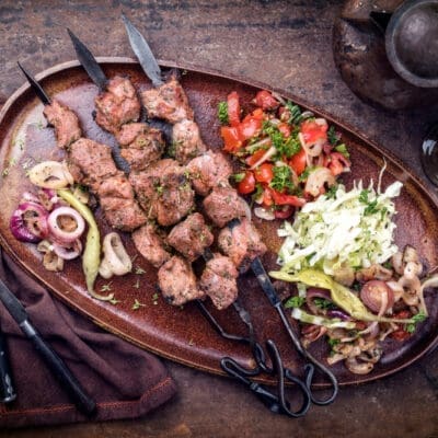Shish kebab di agnello ricetta originale turca come fare gli spiedini di agnello