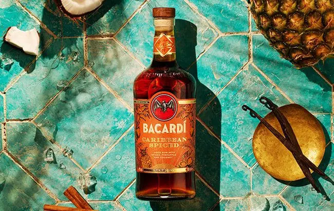 Bacardí lancia sul mercato la sua versione di rum premium speziato, chiamata Bacardí Caribbean Spiced