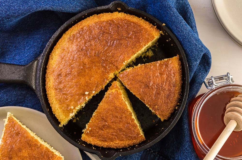 Southern Skillet Cornbread: A Flavorful Twist on a Classic Recipe