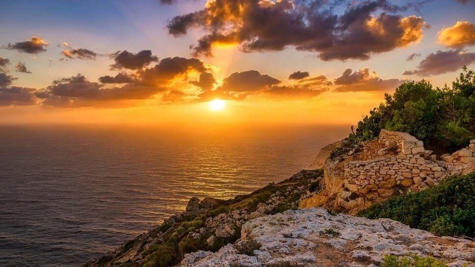Captivating Horizon: Dingli Cliffs, Malta's Premier Photo Spot