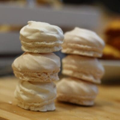 Meringhe alle mandorle: la ricetta per fare un dolce di alta pasticceria