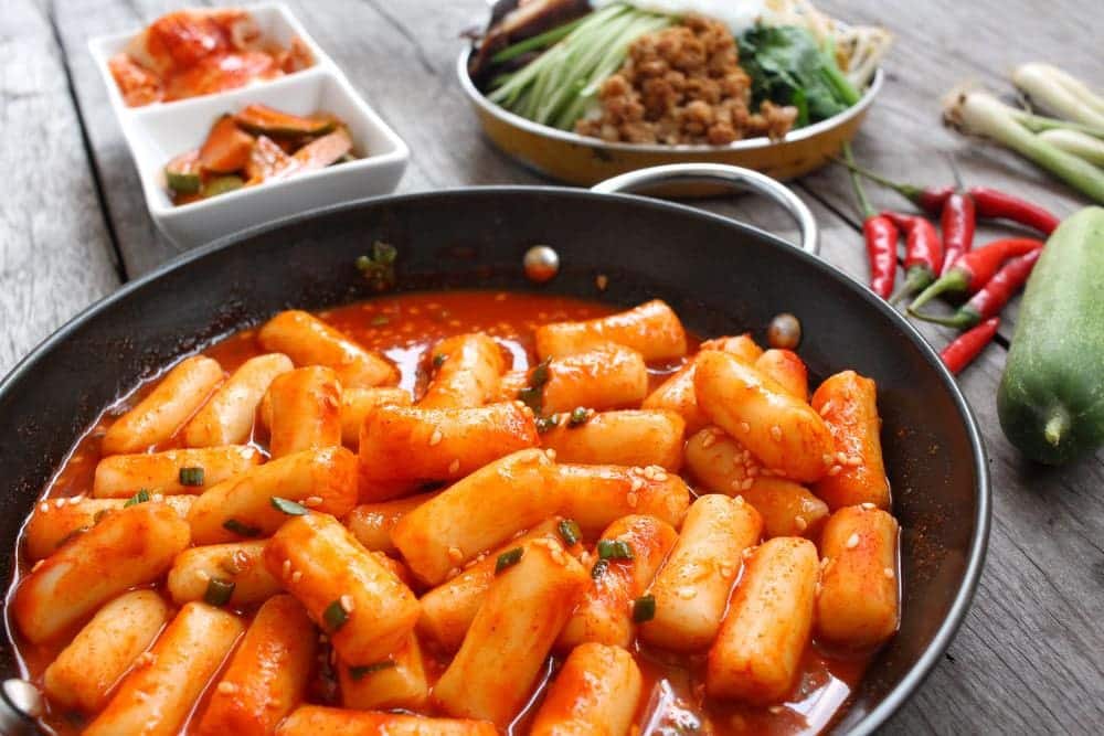 Tteokbokki: la ricetta originale coreana per fare gli gnocchi di riso piccanti