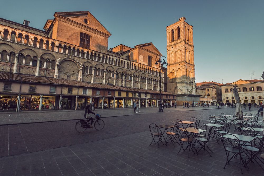 Cattedrale di San Giorgio Ferrara piazza e torre di Ferrara guida turistica