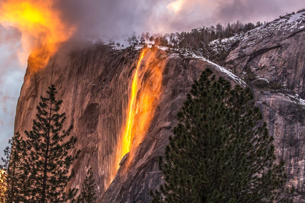 Yosemite’s Fiery Illusion: The Secret Waterfall That Turns to Lava Each February