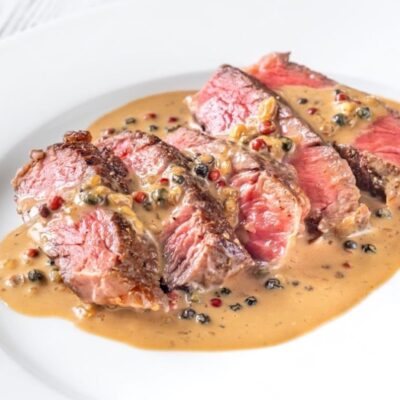 steak au poivre ricetta originale francese per fare la bistecca al pepe verde con salsa