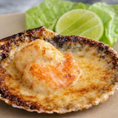 Conchitas a la parmesana ricetta originale peruviana per fare le capesante gratinate