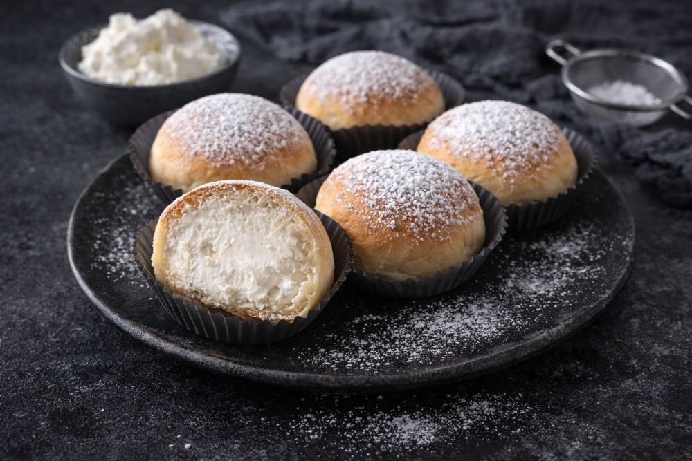 Fiocchi di Neve di Poppella: le brioche che hanno insegnato a Napoli la leggerezza
