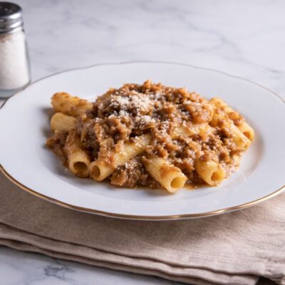 Pasta alla Genovese napoletana ricetta originale per fare il sugo di carne e cipolle