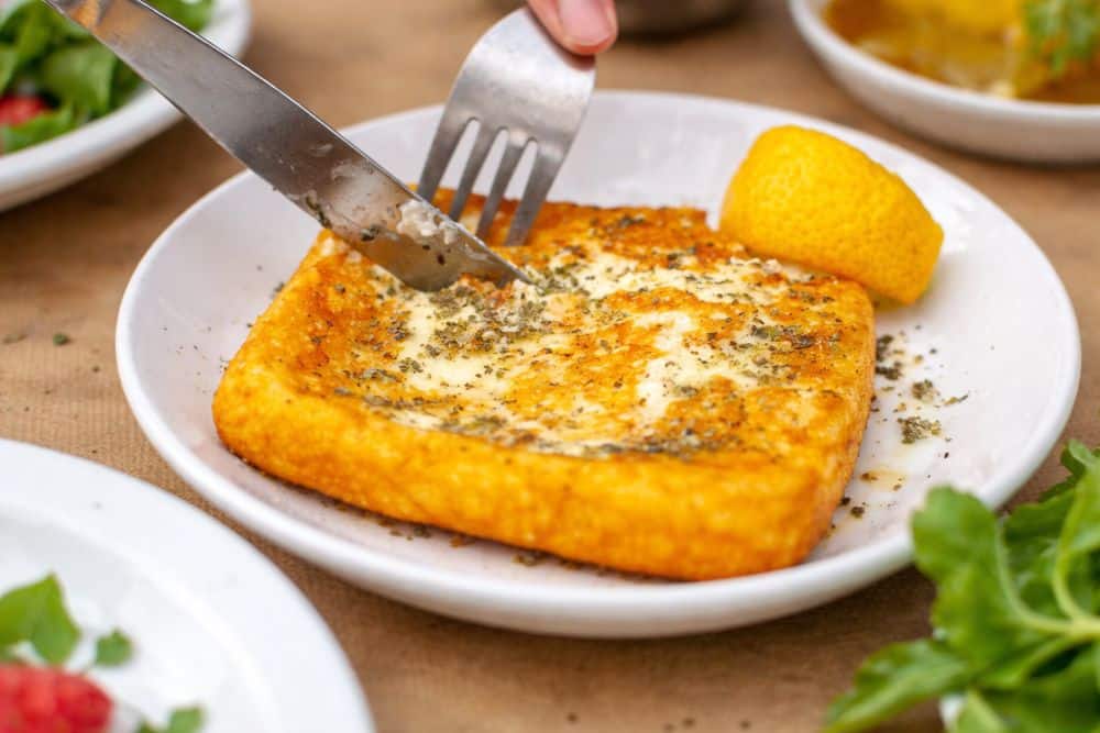 Volete il formaggio fritto più gustoso che ci sia? Ecco come fare il leggendario Saganaki!