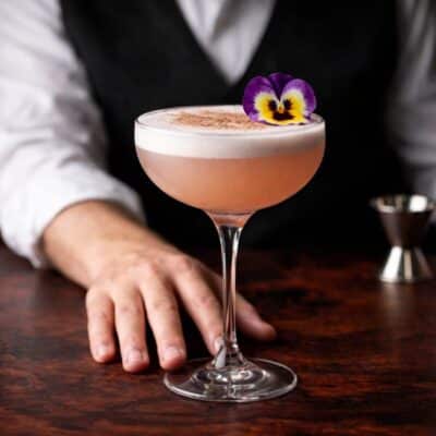 Maggie Smith cocktail alla fragola, perfetto aperitivo leggero e rinfrescante