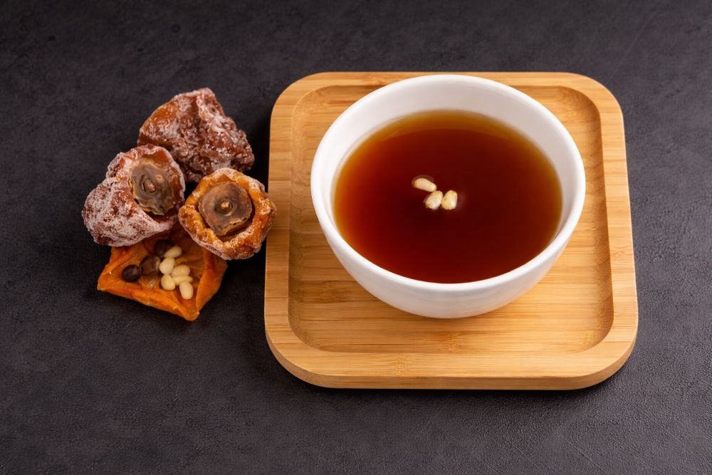 Sujeonggwa: la ricetta originale per fa il punch coreano alla cannella e zenzero