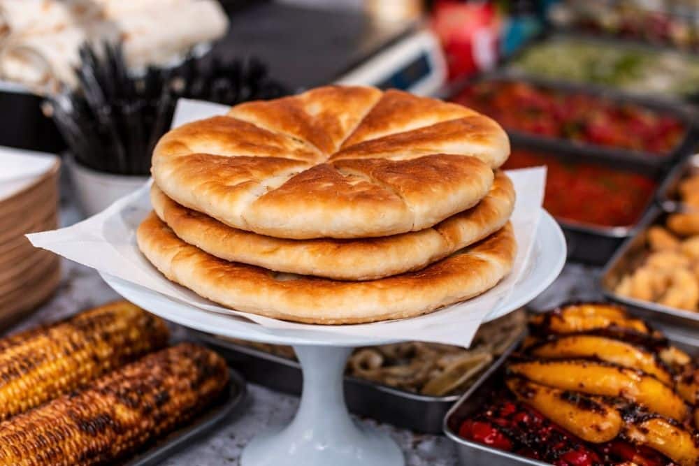 Plăcintă: come fare la mitica torta rumena con sfoglia tirata a mano dallo zio Alexandru