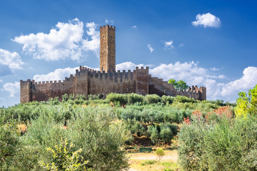 Castello Castle Montecchio Vesponi travel guide