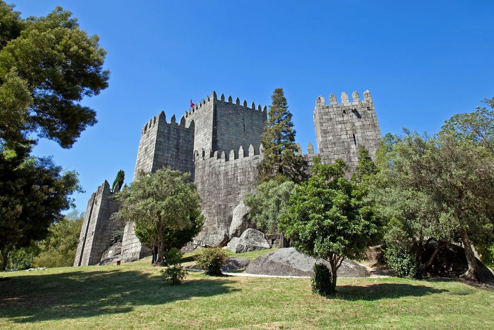 Guimarães Castle travel guide
