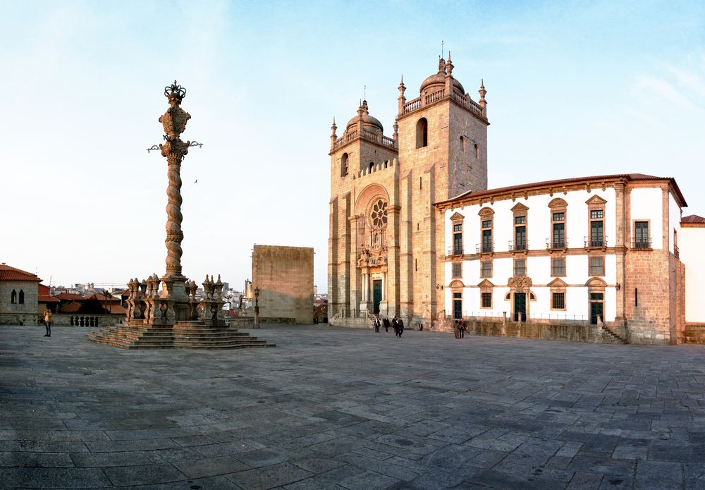 Porto Cathedral travel guide and info