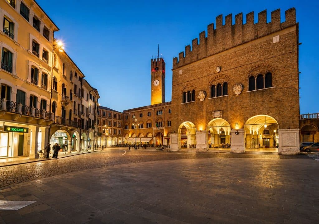 Piazza dei Signori: il salotto di Treviso