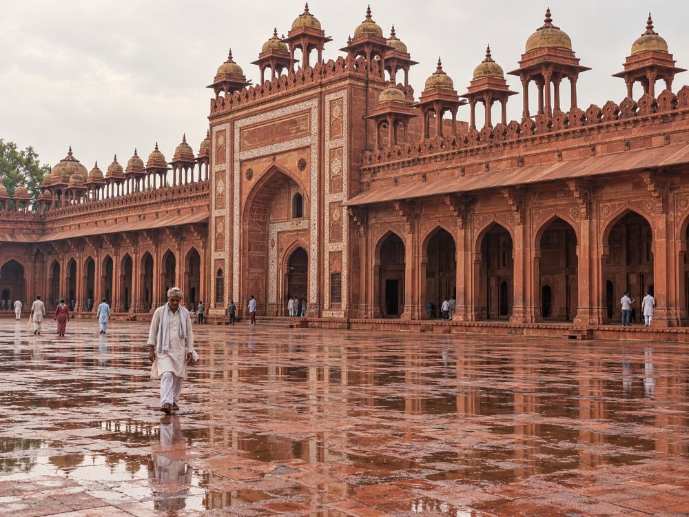 Jahangiri Mahal travel guide