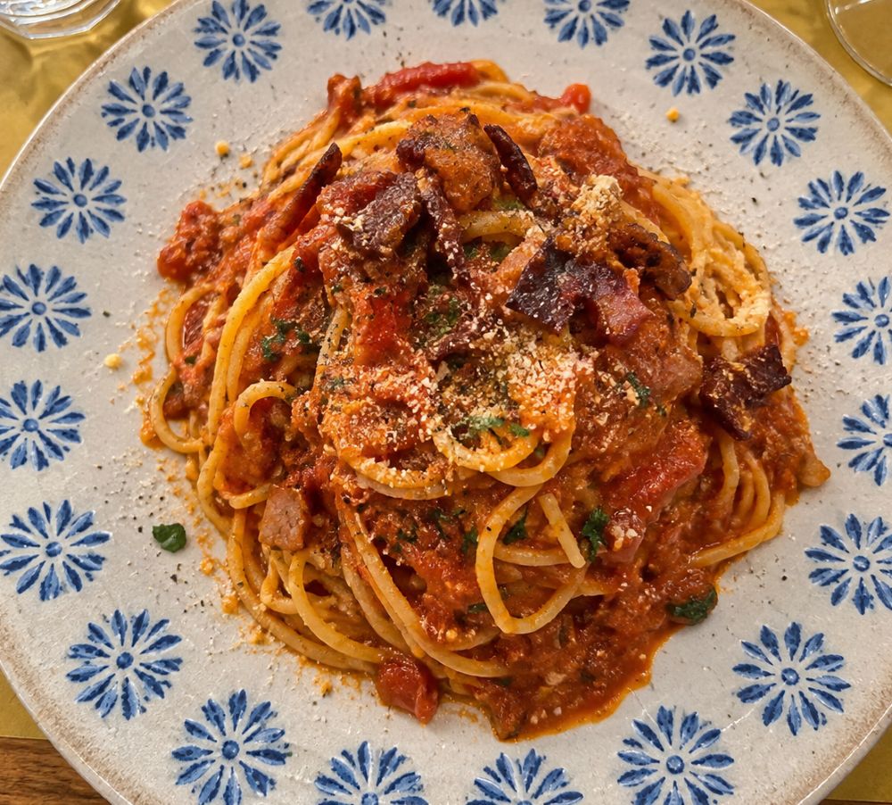 Spaghetti with bacon and vegetables