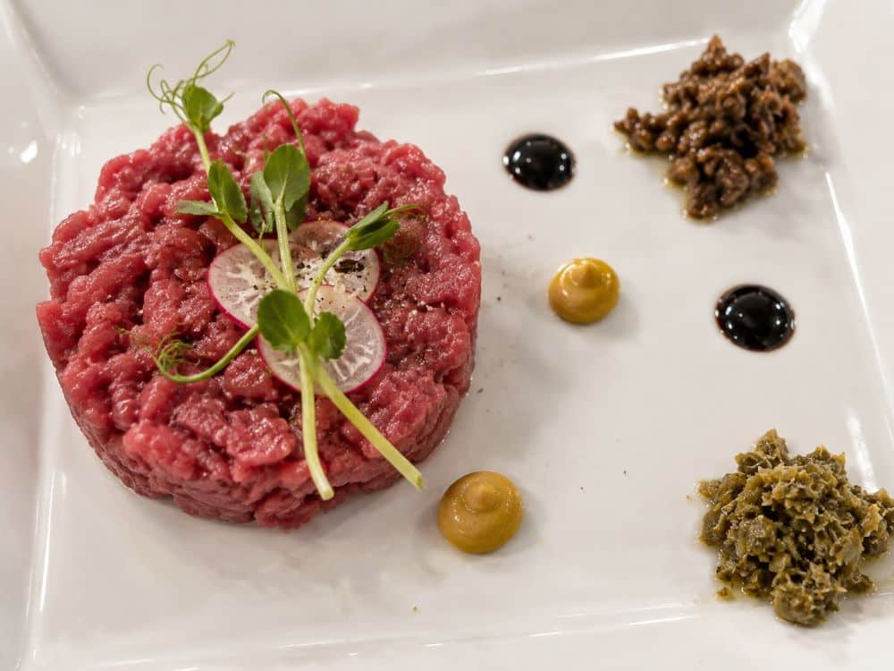 Where to eat the best gourmet tartare with microgreens and sauces in Piacenza