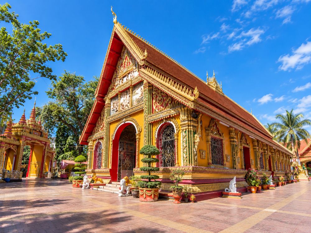 Wat Si Muang temple trravel guide