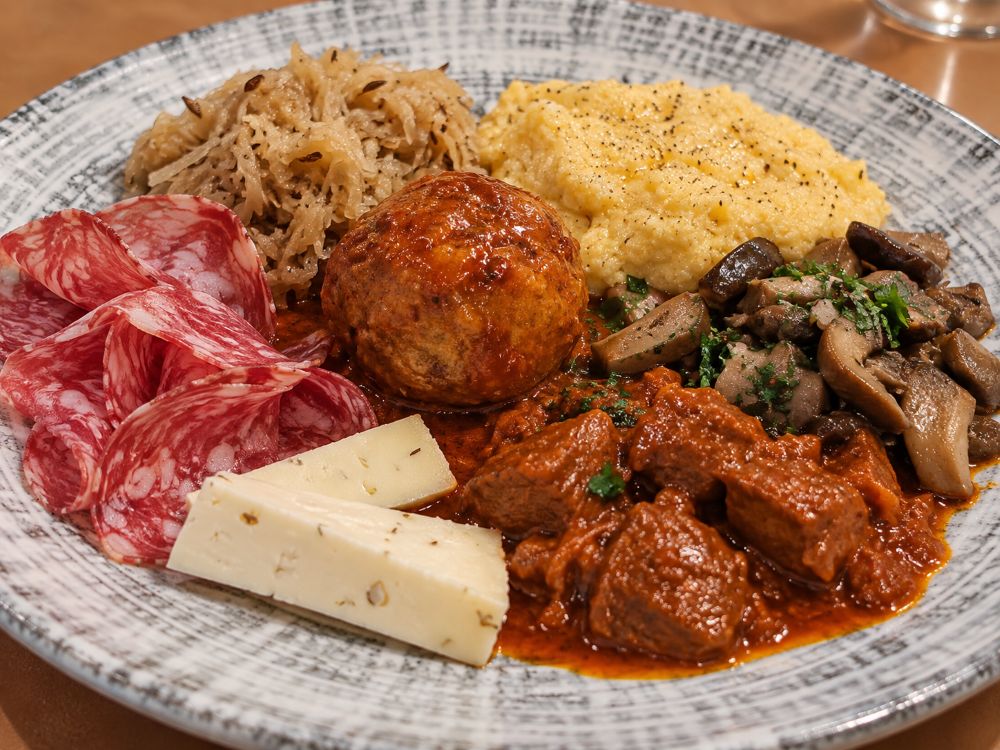antipasto rustico con funghi polenta Tonco del Pontesel